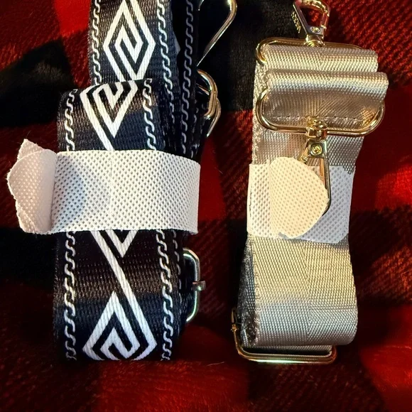 Lot of 6 gently used and new Wallets and 2 Purse Straps. - Picture 13 of 15